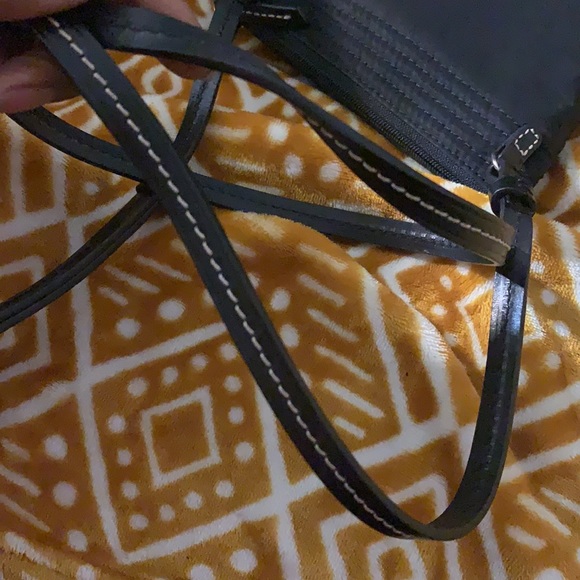 Dooney and Bourke crossbody. - Picture 3 of 4